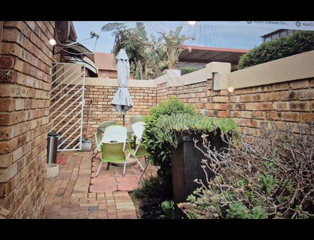2 BEDROOM TOWNHOUSE FOR SALE IN WILGEHEUWEL
